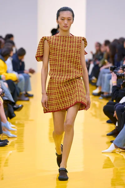 Look 25
